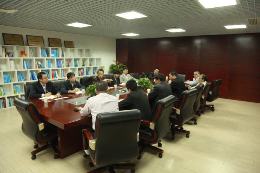 鎮(zhèn)江經(jīng)信委、開發(fā)區(qū)管委會一行到訪促進中心