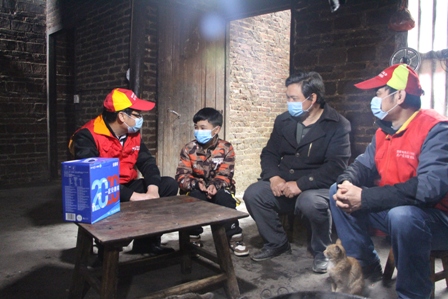 國(guó)網(wǎng)江永縣供電公司：迎春風(fēng)進(jìn)瑤寨，學(xué)雷鋒獻(xiàn)愛心