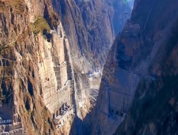 為建烏東德水電站，在峽谷底部挖90米深洞穴，用來干嘛的？