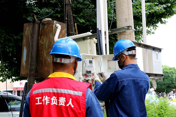 國(guó)網(wǎng)伊犁供電公司：嚴(yán)抓“小”現(xiàn)場(chǎng)，推進(jìn)“大”安全