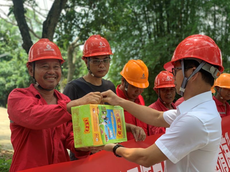 南方電網(wǎng)廣西新電力集團(tuán)博白供電局夏送清涼鼓干勁，情系一線保供電