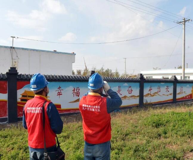 新疆農(nóng)村電網(wǎng)輸電線路長(zhǎng)度達(dá)10.83萬千米，農(nóng)牧區(qū)電力基礎(chǔ)設(shè)施水平穩(wěn)步提升