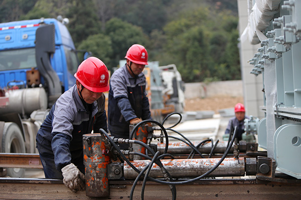 國網(wǎng)寧?？h供電公司110千伏益豐輸變電工程主變壓器順利卸載就位