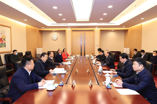 國(guó)家電網(wǎng)公司總經(jīng)理、黨組副書記辛保安與西安交通大學(xué)黨委書記盧建軍會(huì)談