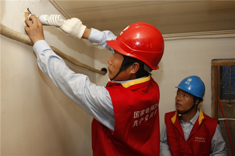 國網(wǎng)象山縣供電公司紅船服務(wù)進社區(qū),把牢冬季安全用電關(guān)