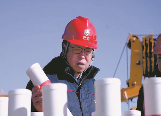 改革創(chuàng)新善作為 急難險(xiǎn)重勇?lián)?dāng)——記國(guó)家電網(wǎng)有限公司特等勞動(dòng)模范靳龍