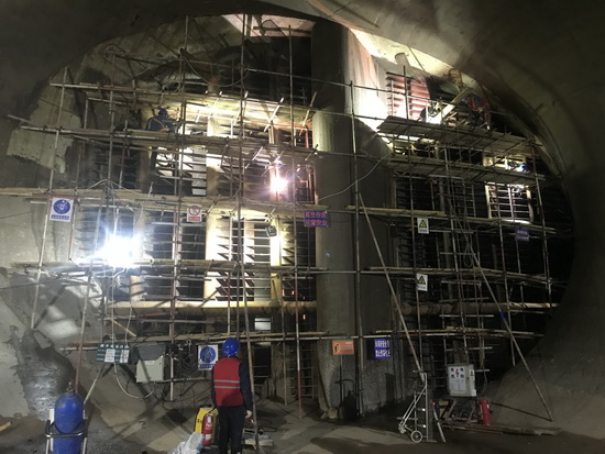 國(guó)網(wǎng)劉家峽水電廠7、8號(hào)機(jī)組進(jìn)水口攔污柵補(bǔ)焊打磨修復(fù)順利完成