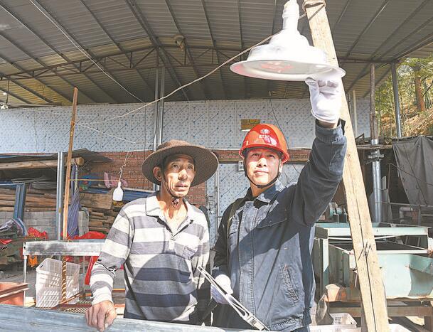 李德青：村民用電滿意，我心里才踏實