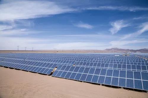 硅料“滾燙”，光伏“內(nèi)耗”，誰在助推價格暴漲？