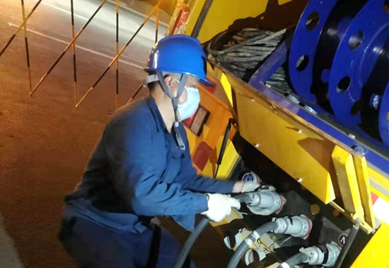 國(guó)網(wǎng)山東壽光供電:兵不卸甲晝夜奮戰(zhàn) 全力保障應(yīng)急供電