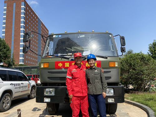 上陣夫妻檔，十天才回家