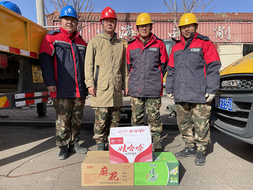 烏海電業(yè)局配電帶電作業(yè)處助力“煤改電”，送溫暖進(jìn)現(xiàn)場