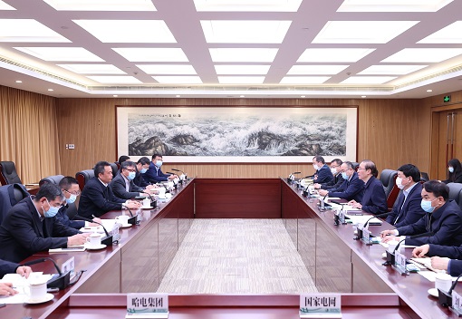辛保安、張智剛與哈電集團董事長曹志安、總經(jīng)理吳偉章會談