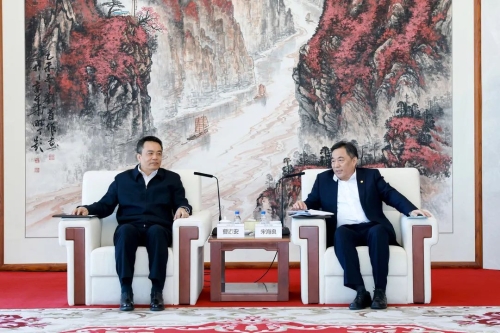 宋海良孫洪水與哈電集團(tuán)董事長曹志安、總經(jīng)理吳偉章會談