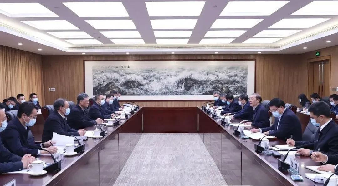 辛保安、張智剛與新疆維吾爾自治區(qū)、新疆生產(chǎn)建設(shè)兵團領(lǐng)導(dǎo)會談