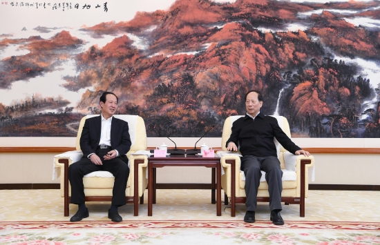 丁焰章拜會內(nèi)蒙古自治區(qū)黨委書記、人大常委會主任石泰峰