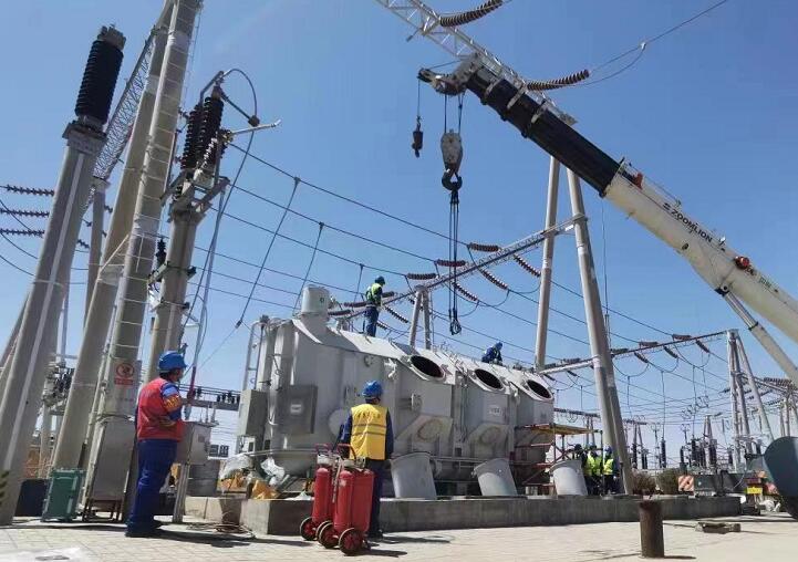 吊罩成功！主變大修工程為“綠色電”保駕護航