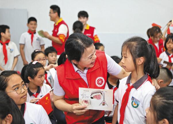 浙江永嘉縣紅十三愛心社25年，幫助4630名貧困學生