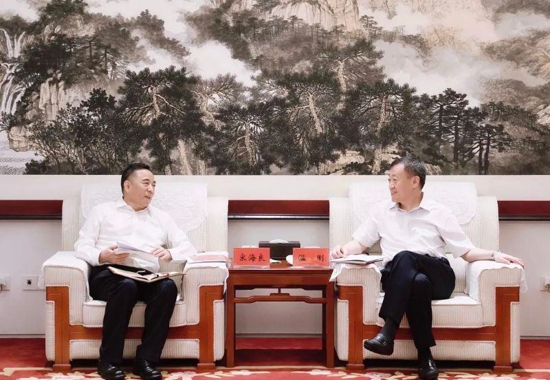 宋海良孫洪水與中國融通集團(tuán)董事長溫剛、總經(jīng)理馬正武座談