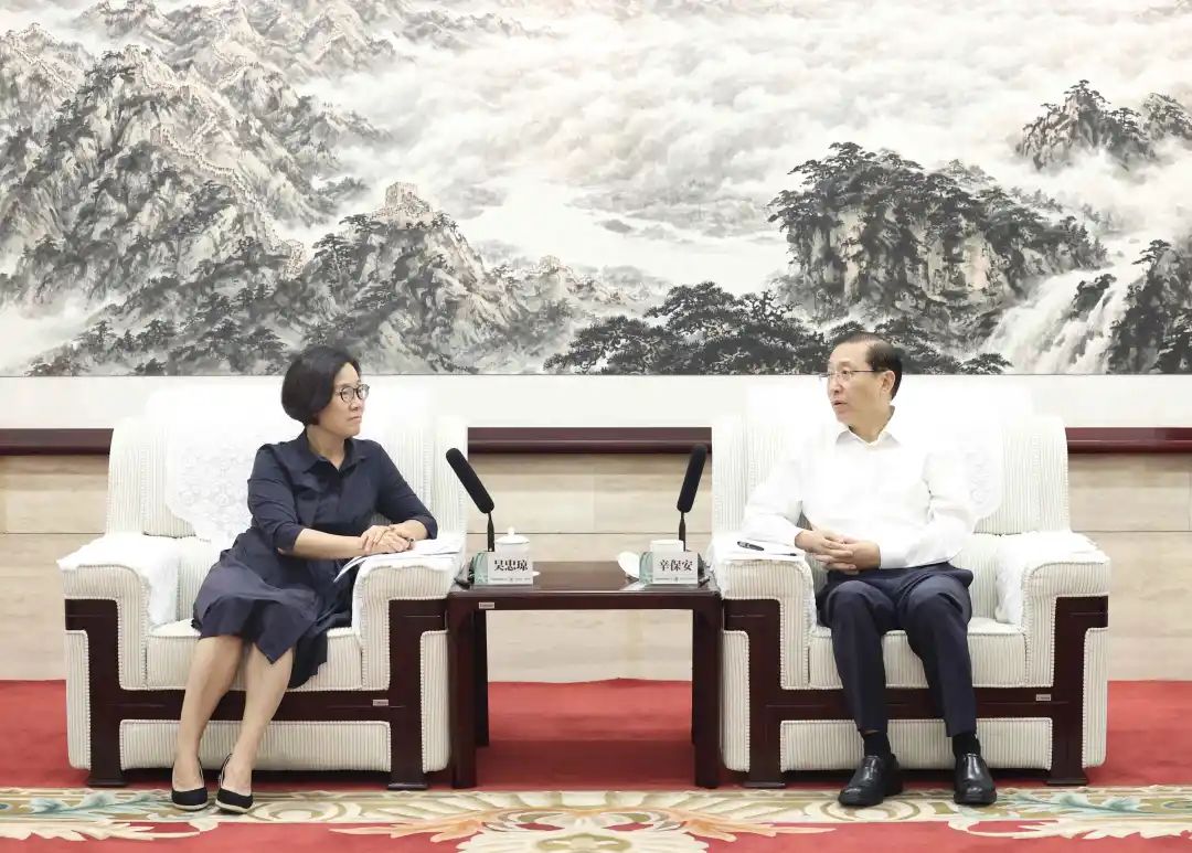 國家電網(wǎng)董事長、黨組書記辛保安與江西省委副書記、贛州市委書記吳忠瓊會談