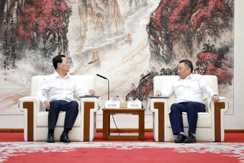 中國能建黨委書記、董事長宋海良與朝陽市市長謝衛(wèi)東會(huì)談