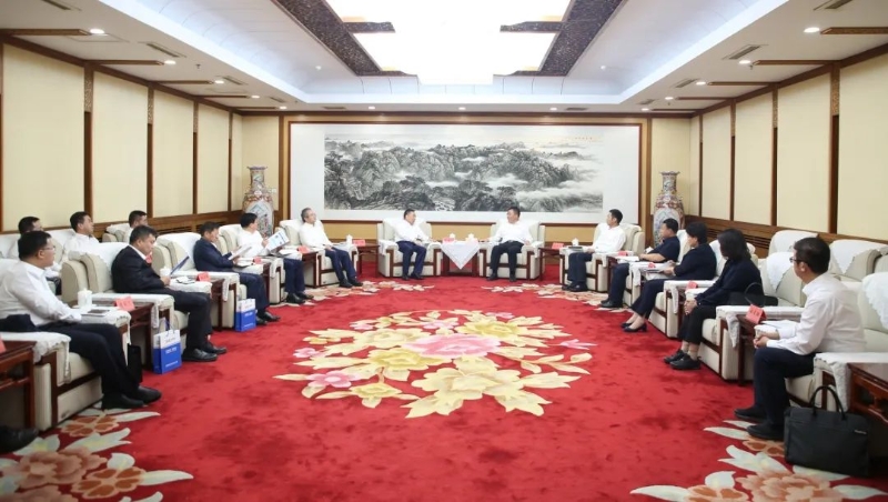 宋海良與內(nèi)蒙古自治區(qū)黨委常委、呼和浩特市委書記包鋼座談