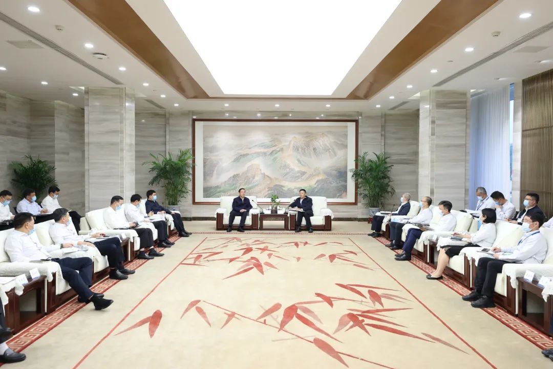國家電網(wǎng)公司董事長、黨組書辛保安與東方電氣集團(tuán)董事長俞培根、總經(jīng)理徐鵬會(huì)談