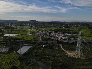 這項(xiàng)工程投產(chǎn)送電，將提高湖北省西電東送通道送電能力