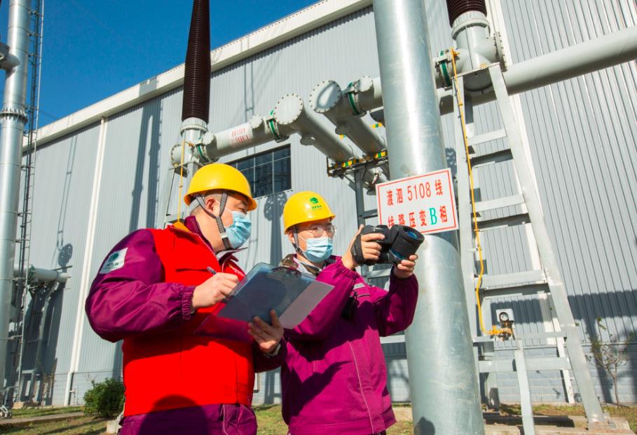 寒潮來(lái)襲!上海電力職工開(kāi)展特巡900次，保障電力主網(wǎng)架以最佳狀態(tài)迎寒潮