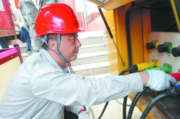 楊忠：善總結優(yōu)服務，讓客戶用好電