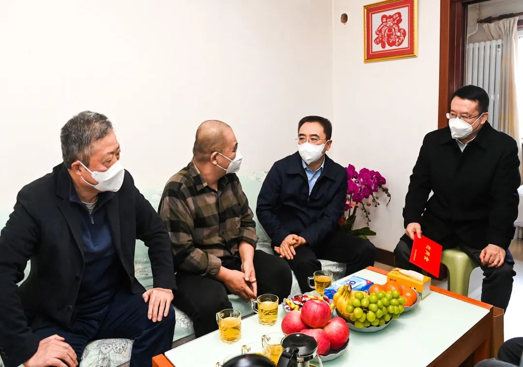 鄒磊、劉明勝走訪慰問退休老領(lǐng)導(dǎo)、勞模遺屬、困難黨員群眾
