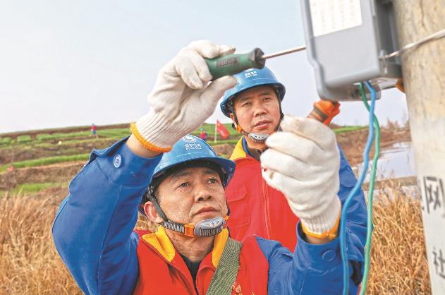 四川通江護(hù)航春灌用電，60支服務(wù)隊(duì)奔走田間