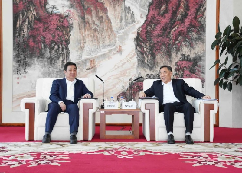 中國能建黨委書記、董事長宋海良與中國電氣裝備黨委書記、董事長白忠泉會談