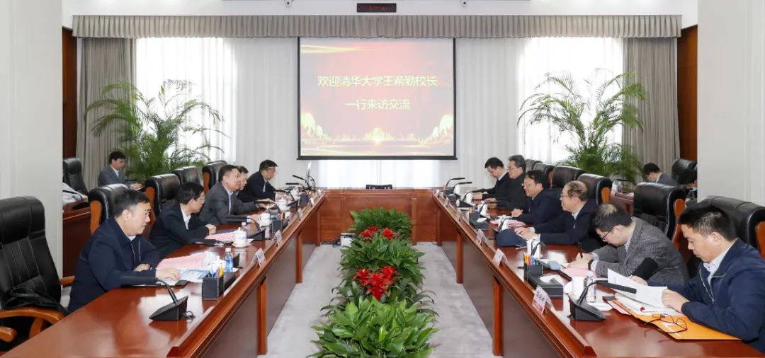 顧軍與清華大學(xué)黨委副書記、校長王希勤會談