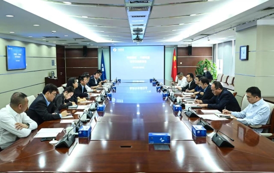 中國電建黨委常委、副總經(jīng)理劉源與中國建材股份副總裁王兵舉行會談