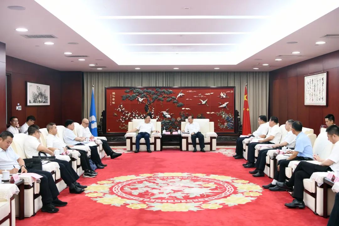 江毅與廣西壯族自治區(qū)人民政府黨組成員、國資委黨委書記秦如培舉行會(huì)談