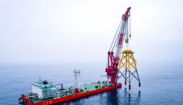 中國能建廣東院陽江青洲一、二海上風(fēng)電場項(xiàng)目完成全部92套風(fēng)機(jī)導(dǎo)管架吊裝