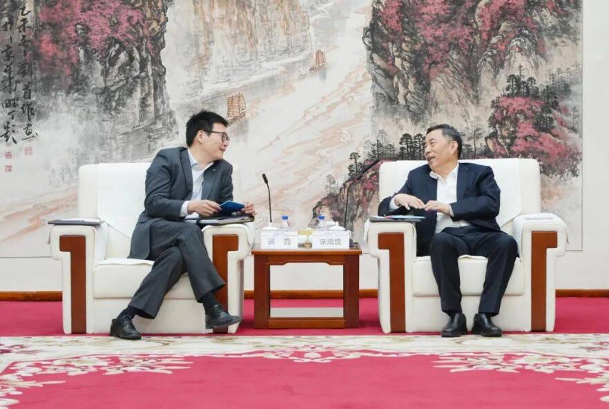 中國能建黨委書記、董事長宋海良與上海電氣集團黨委書記、董事長吳磊會談