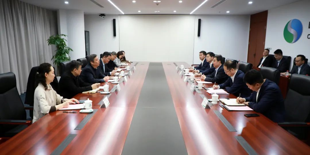 中國(guó)電氣裝備黨委書記、董事長(zhǎng)白忠泉會(huì)見上海市經(jīng)濟(jì)和信息化委員會(huì)副主任戎之勤