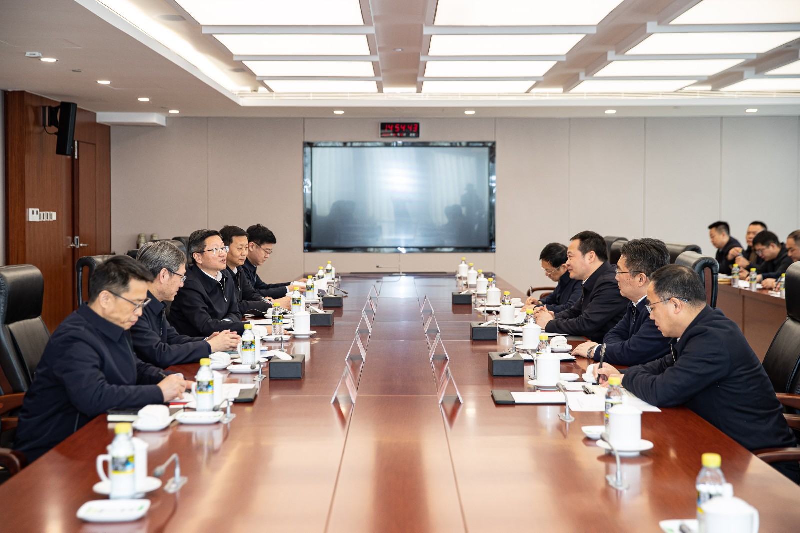 國家能源集團公司總經(jīng)理、黨組副書記余兵會見上饒市委書記陳云