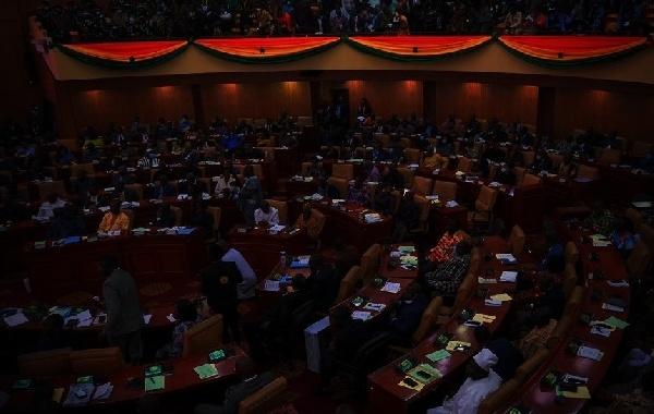 英媒：加納議會(huì)欠電費(fèi)，電力公司拉閘打斷國(guó)情咨文