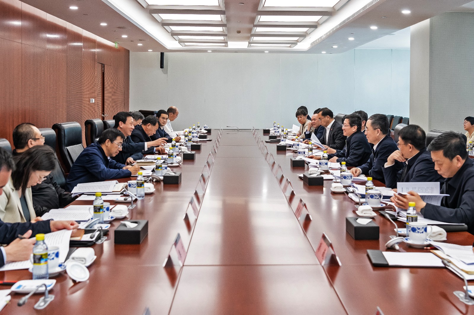 國家能源局黨組成員、副局長任京東一行到國家能源集團(tuán)調(diào)研