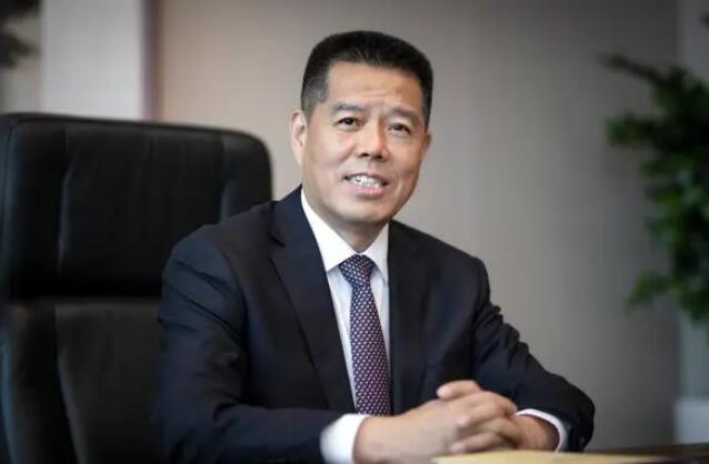 加快推動(dòng)傳統(tǒng)煤炭企業(yè)向新能源企業(yè)轉(zhuǎn)型發(fā)展——訪全國人大代表，山東能源集團(tuán)黨委書記、董事長 李偉