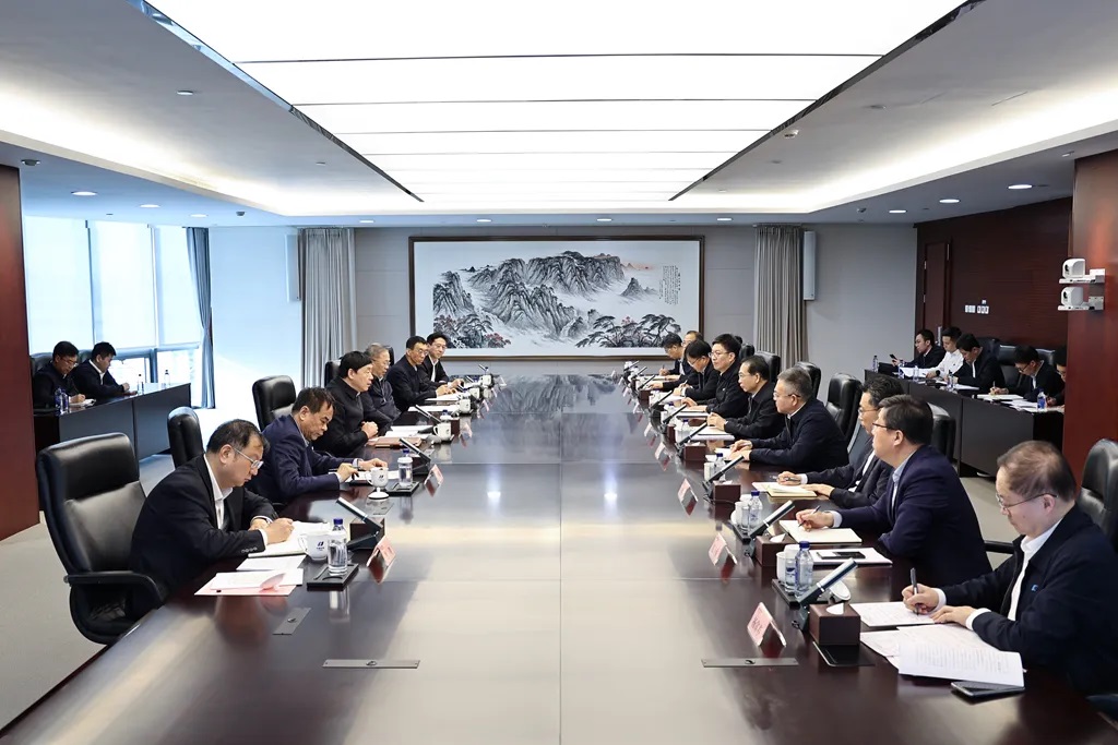 華電集團(tuán)董事長江毅、總經(jīng)理葉向東與國家電網(wǎng)董事長、黨組書記張智剛會(huì)談