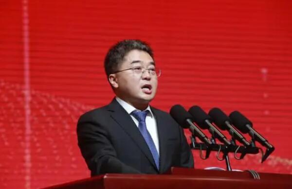“垃圾大王”嚴(yán)圣軍，拿啥完成近千億投資?