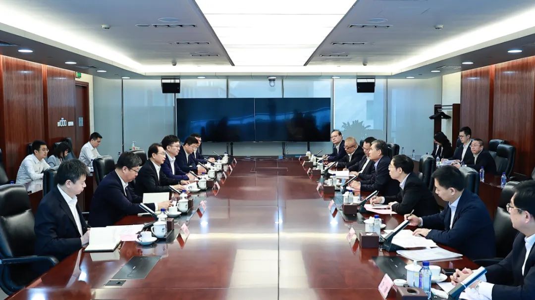 華電集團黨組書記、董事長江毅與中國太平保險集團黨委書記、董事長王思東舉行會談