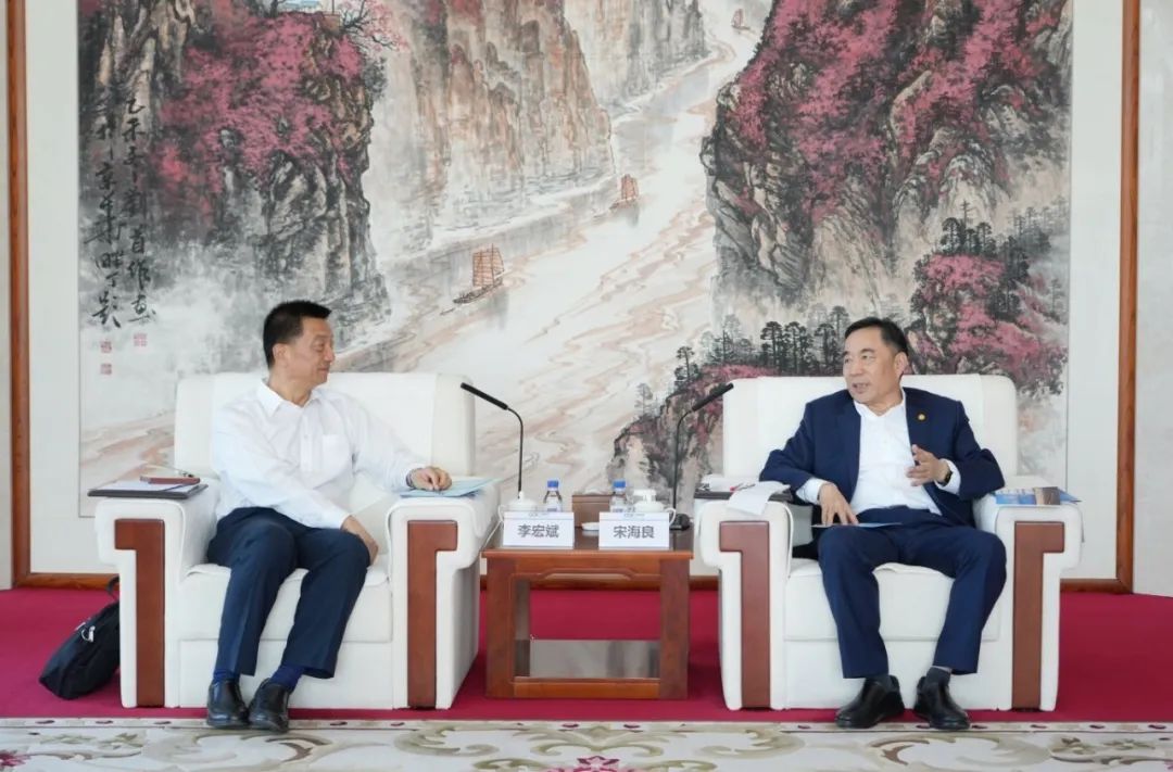中國(guó)能建黨委書記、董事長(zhǎng)宋海良與新疆住建廳黨組書記、副廳長(zhǎng)李宏斌會(huì)談