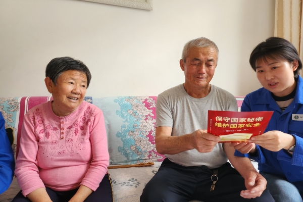 內(nèi)蒙古電力公司烏海千里山供電公司黨支部、工會(huì)、團(tuán)支部（青工委）開(kāi)展“蒙電愛(ài)心光明行”保密宣傳活動(dòng)