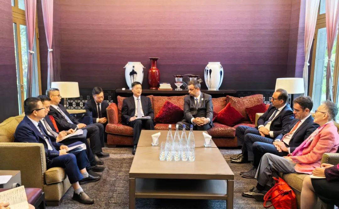 東方電氣集團(tuán)黨組書記、董事長俞培根與法國電力集團(tuán)董事長兼首席執(zhí)行官呂克·雷蒙會談