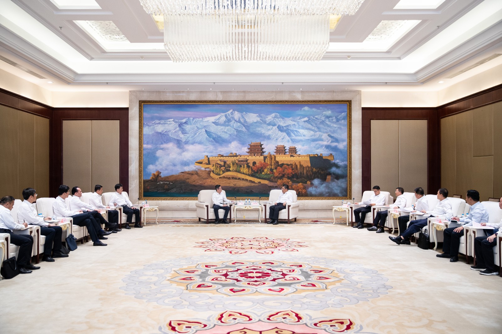 國家能源集團總經理、黨組副書記余兵拜會甘肅省省長任振鶴并出席蘭洽會